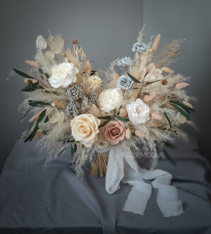 Свадебный букет невесты из сухоцветов и стабилизированных цветов
