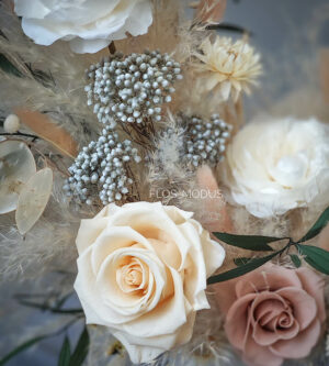 Свадебный букет невесты из сухоцветов и стабилизированных цветов