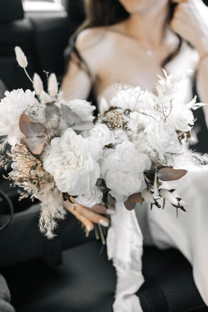 букет невесты из стабилизированных цветов и сухоцветов